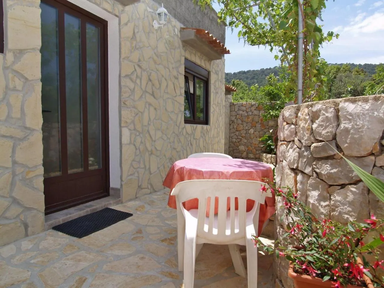 Apartment In Veli Losinj 33734