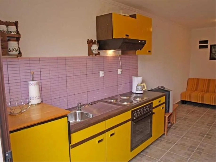 Apartment In Veli Losinj 33734