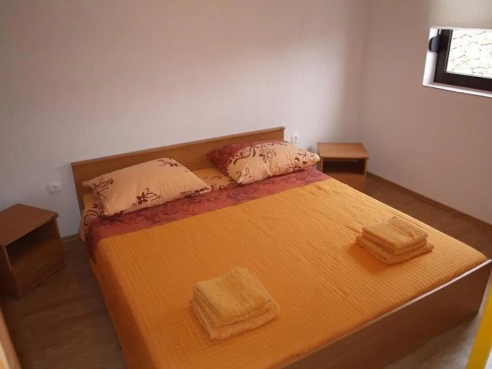 Apartment In Veli Losinj 33734