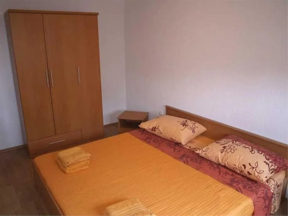 Apartment In Veli Losinj 33734